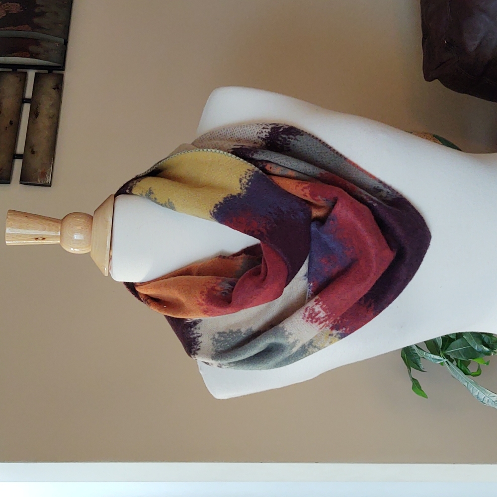 🟩Dillard's Soft & Cozy Multi-color Infinity Scarf